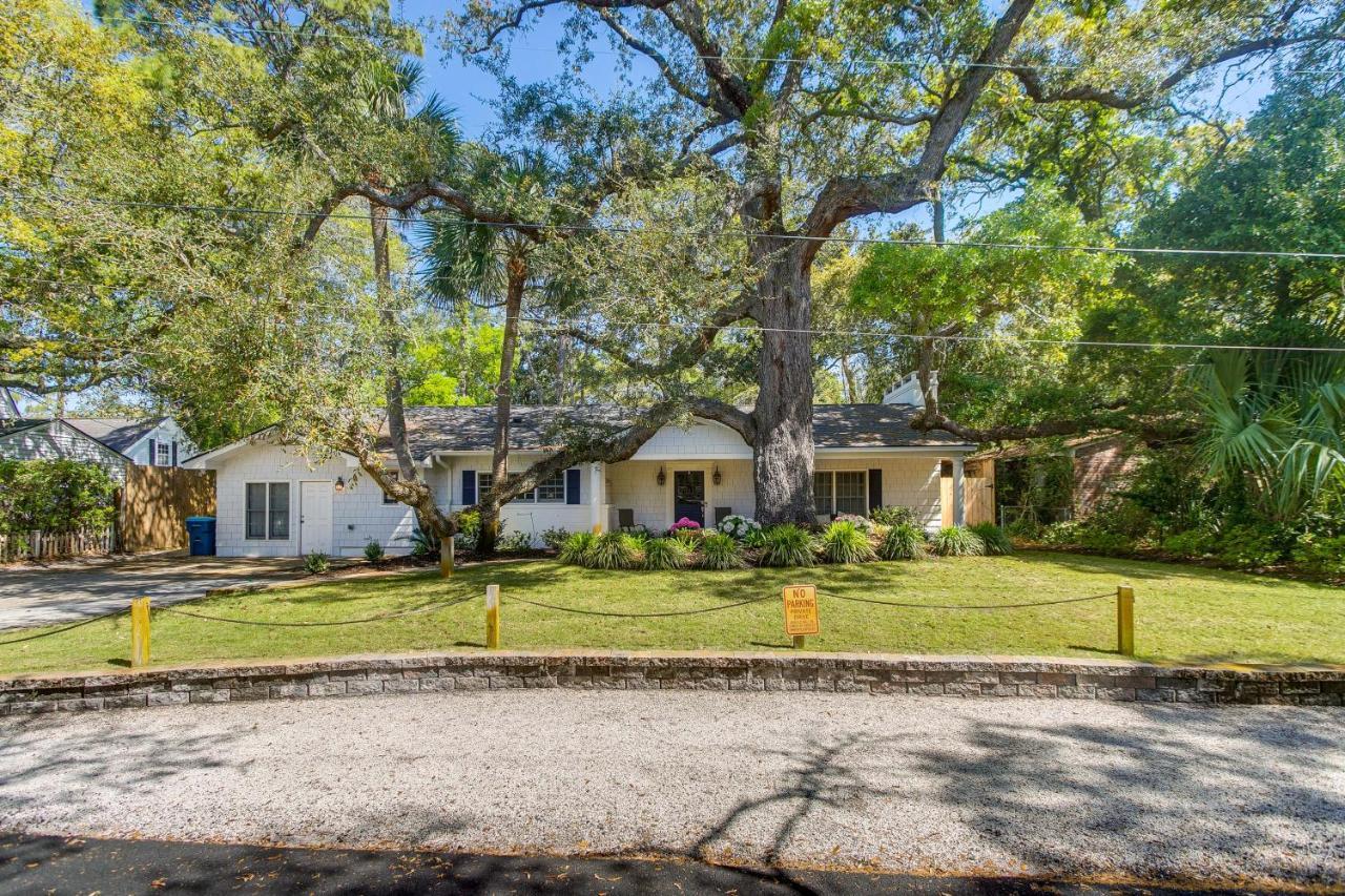 Spacious St Simons Island Vacation Rental With Pool! St. Simons Island エクステリア 写真